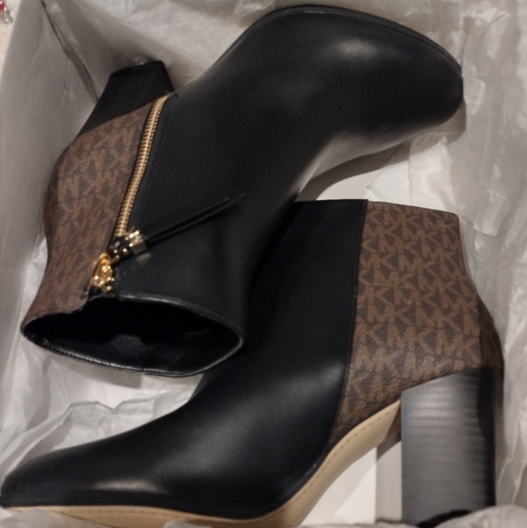 NIB🔥$325+ Michael Kors "Britt Ankle Boots" Size 8 Brown & Black MK 😍 - Picture 4 of 12